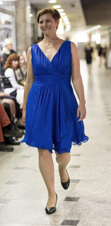 Společenské šaty z modrého šifonu